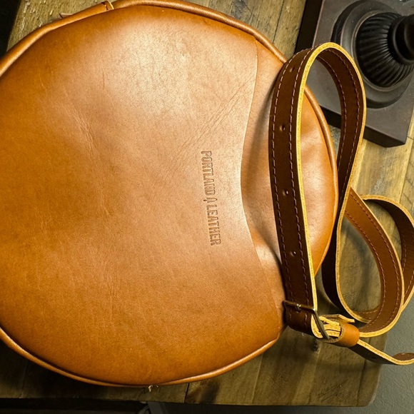 Portland Leather Tan Crossbody Bag Smooth Finish - Picture 11 of 16